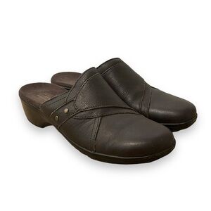 Clarks Brown Leather Slip-on Mules/Clogs